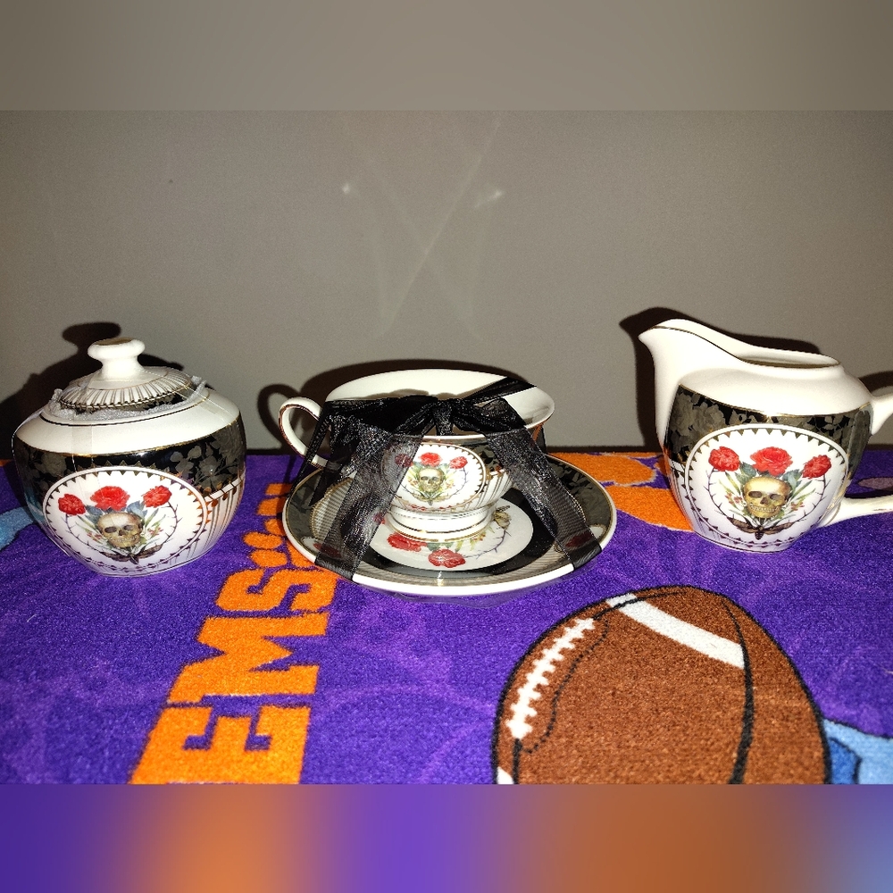 Skull and Roses Tea Set(NWT)